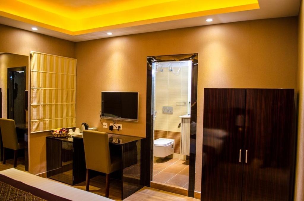 Hotel Comfotel Calcutta Exterior foto