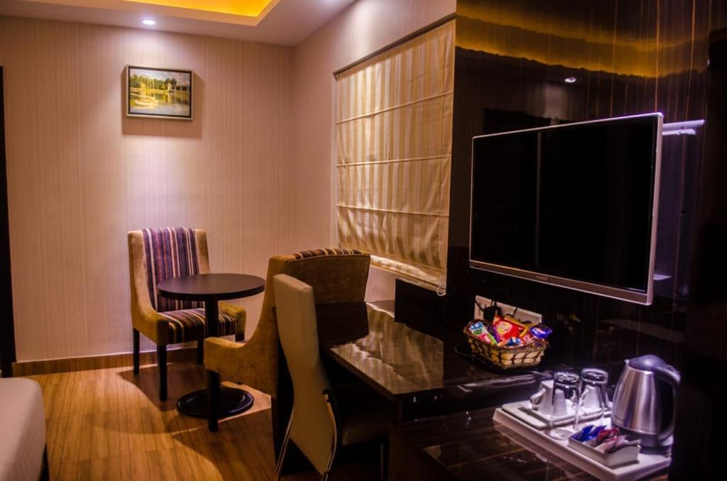 Hotel Comfotel Calcutta Exterior foto