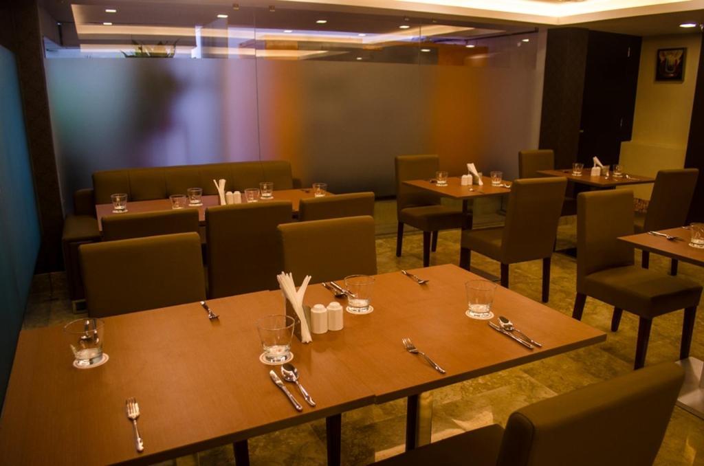 Hotel Comfotel Calcutta Exterior foto