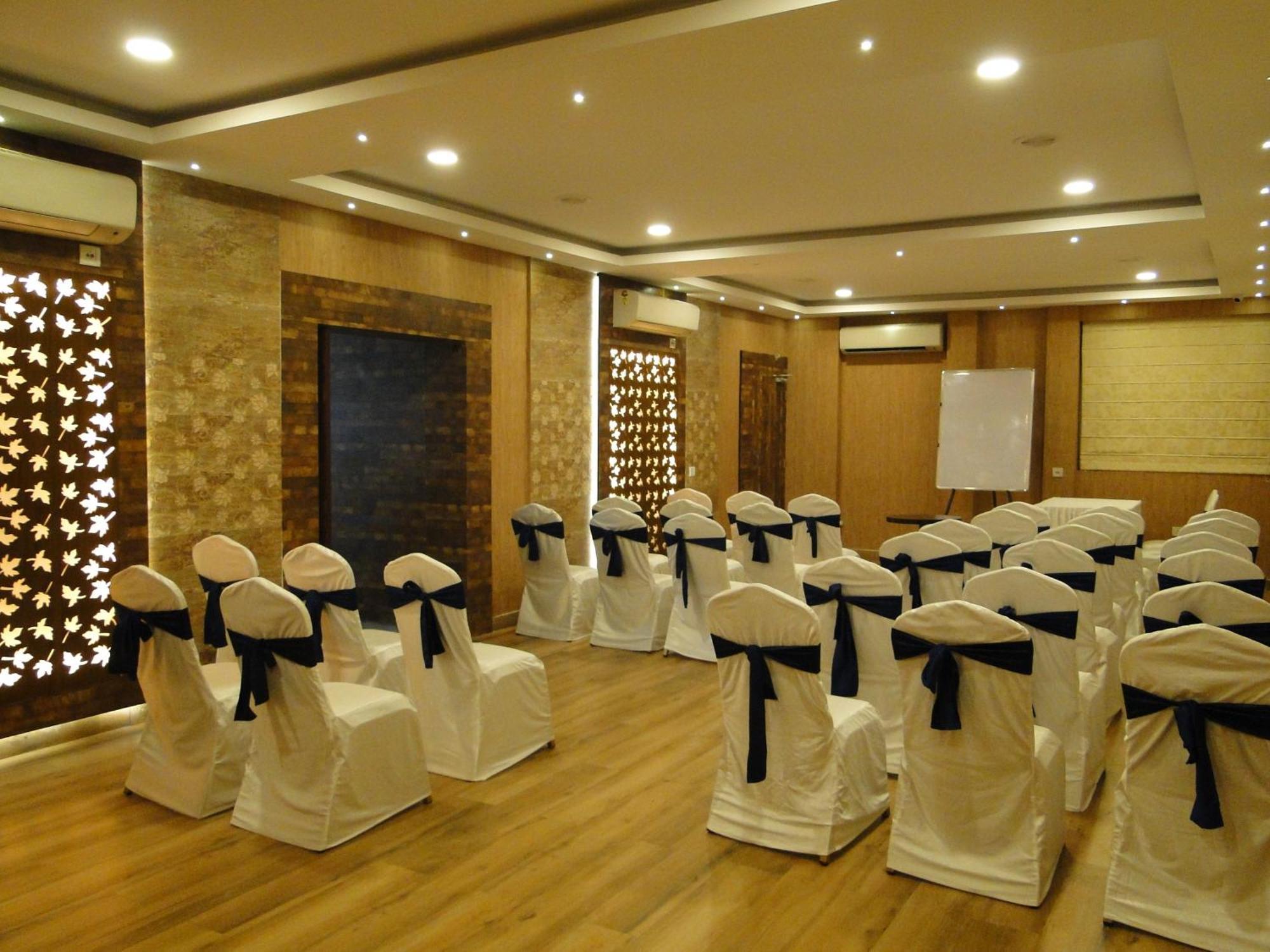 Hotel Comfotel Calcutta Exterior foto