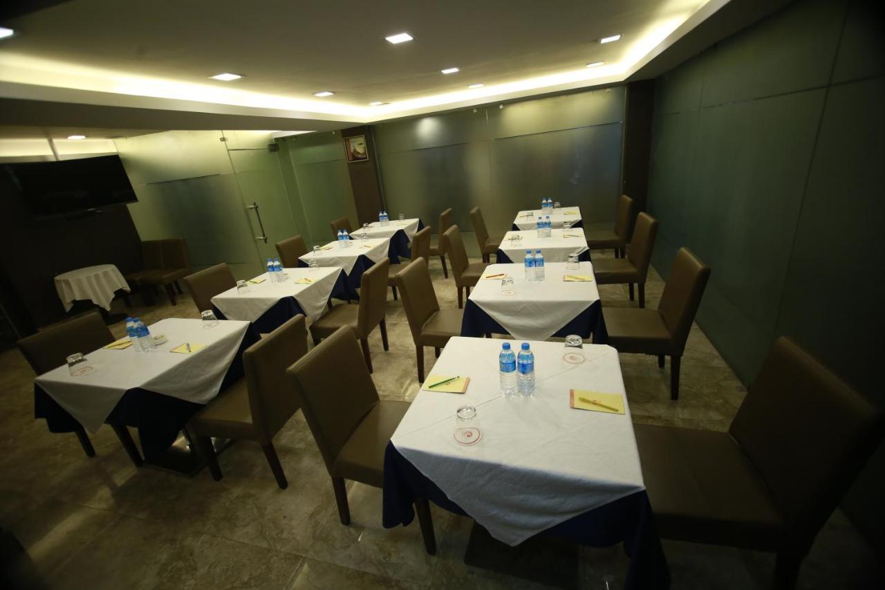 Hotel Comfotel Calcutta Exterior foto