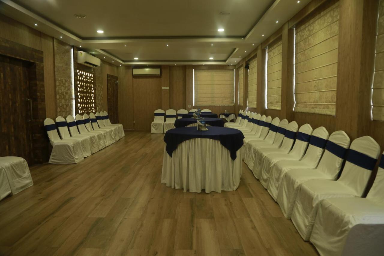 Hotel Comfotel Calcutta Exterior foto